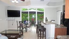 Building Photo - 3 br, 2.5 bath Townhome - 900 SW 111th Ave