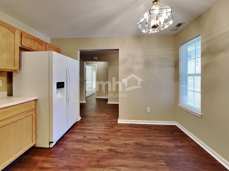 Building Photo - 9734 Thomas Ln