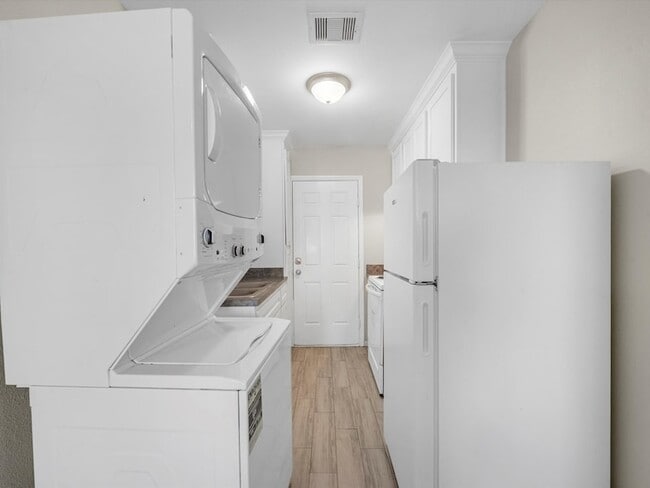 Building Photo - 2202 Solo St