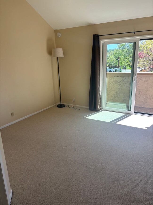 Building Photo - Two Bedroom Two Bath, plus Office Townhouse in Aptos