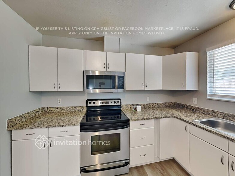 Building Photo - 4325 S Eagle Cir