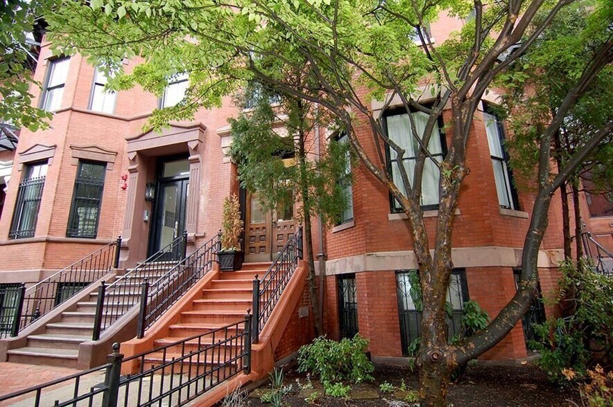 Building Photo - 450 Beacon St