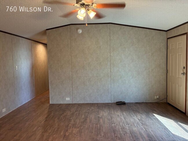Building Photo - 760 Wilson Dr
