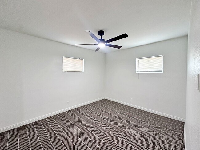 Building Photo - 812 Bracken Ave