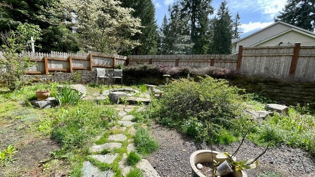 Building Photo - Large 2 Bedroom 2.5 Bath Home With Fenced Yard & Wrap Around Deck in Clearwood Community! Lake, T...