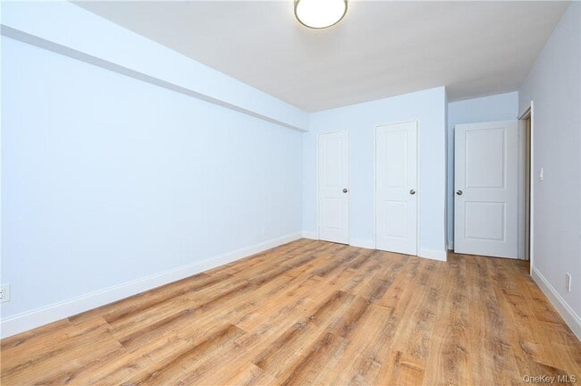 Building Photo - 3 Sadore Ln