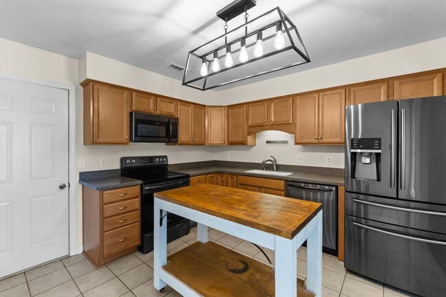 Building Photo - 609 Maxwood Ct