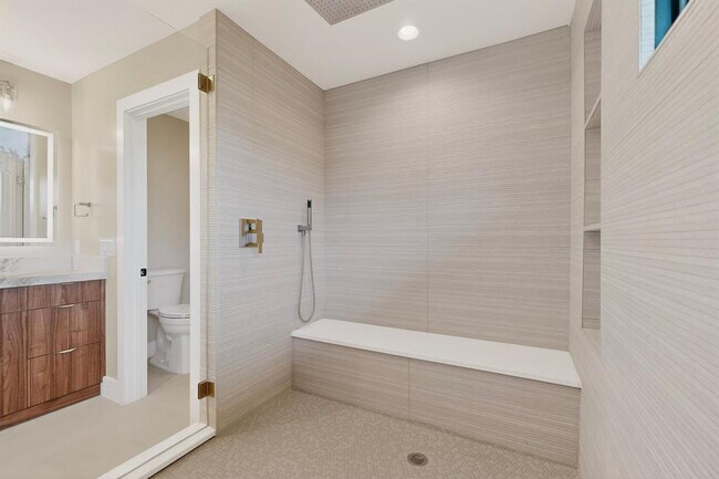 Building Photo - 5018 Highland Ct