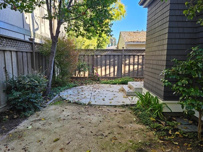 Building Photo - 919 Fremont Pl