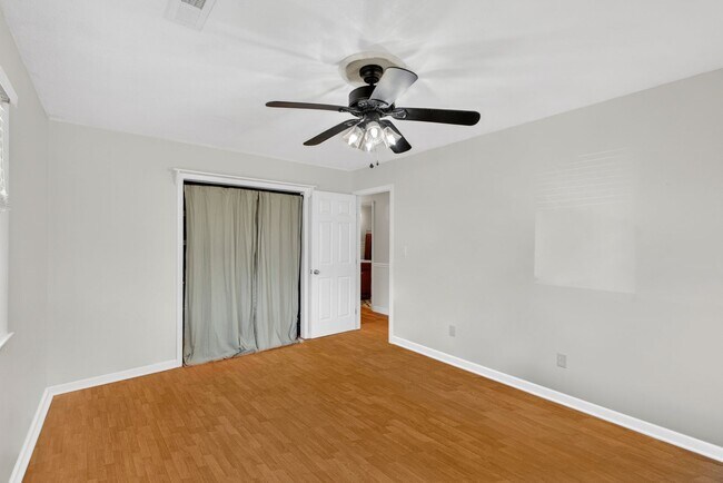 Building Photo - 118 Jamaica Dr