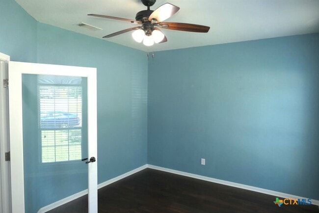 Building Photo - 413 Cattail Cir