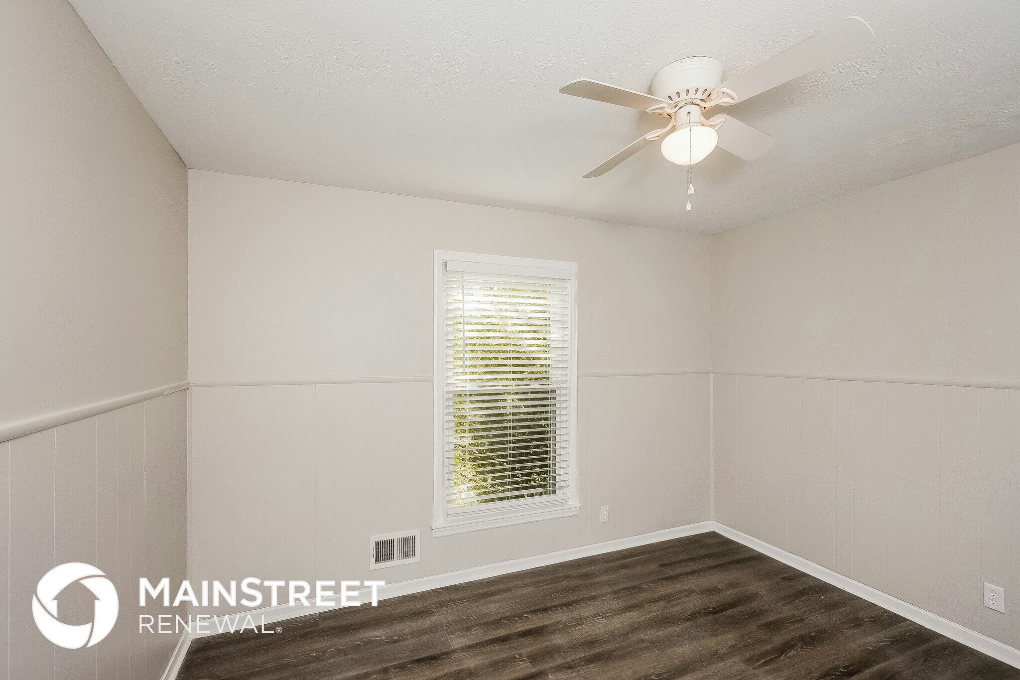 Building Photo - 215 Kim Ct