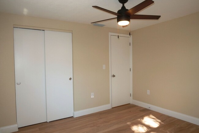 Building Photo - 7160 Lenape Cir