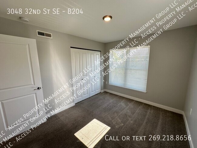 Building Photo - Great SE Side area close to 28th St and Be...
