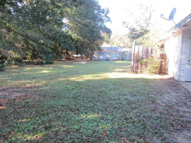 Building Photo - 1447 E Burgess Rd