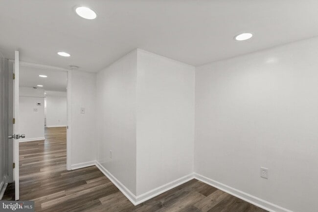 Building Photo - 141 Uhland Terrace NE
