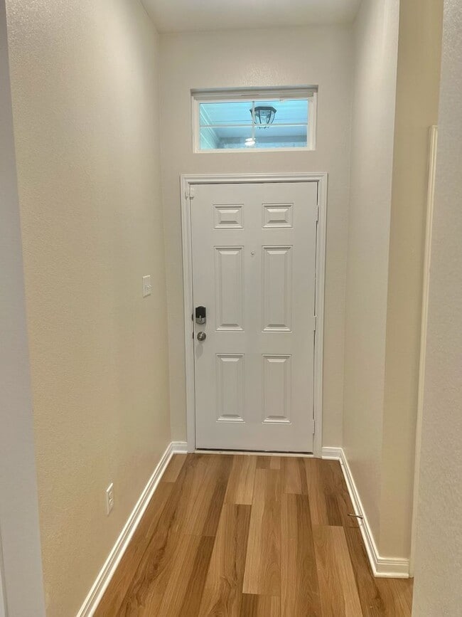 Building Photo - AVAILABLE NOW - Beautiful Temple Home
