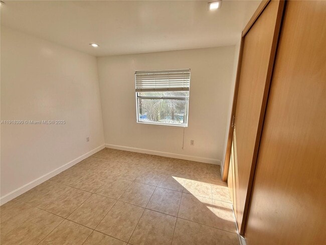 Building Photo - 4600 SW 67th Ave