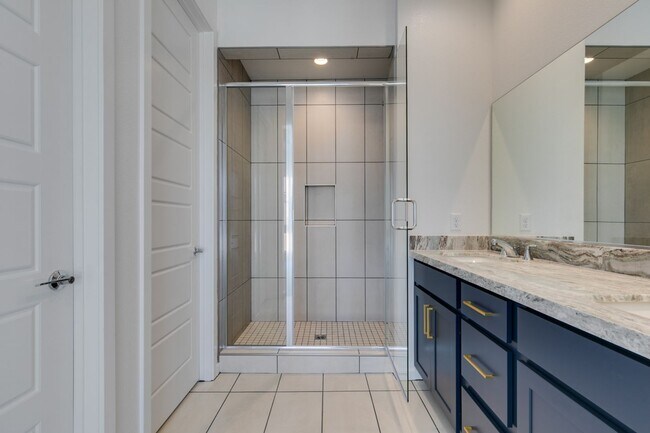 Building Photo - Stunning 4-Level Townhome in Inspirada | R...