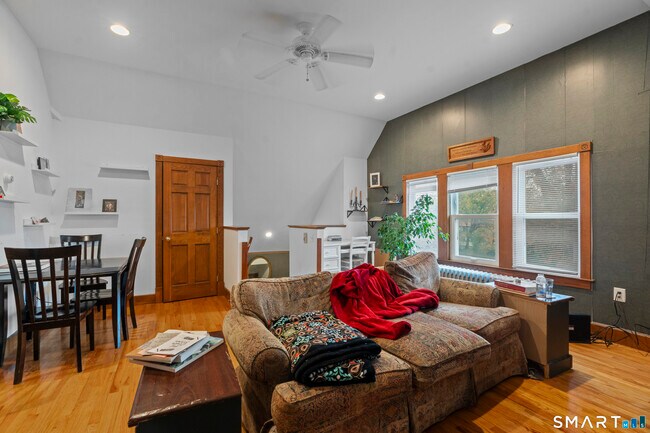 Building Photo - 136 Edwards St