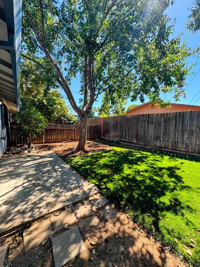 Building Photo - 10453 Sierra Crst Dr