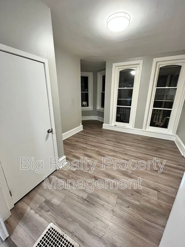 Building Photo - 13 2nd Ave