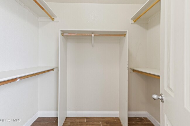 Building Photo - 11236 Northview Dr