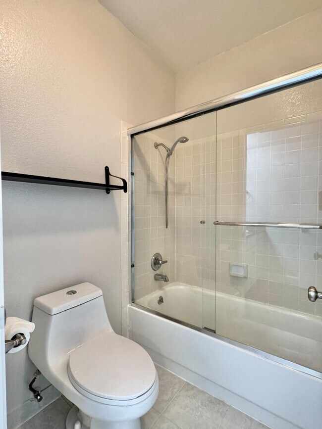 Building Photo - 1856 Tradan Dr