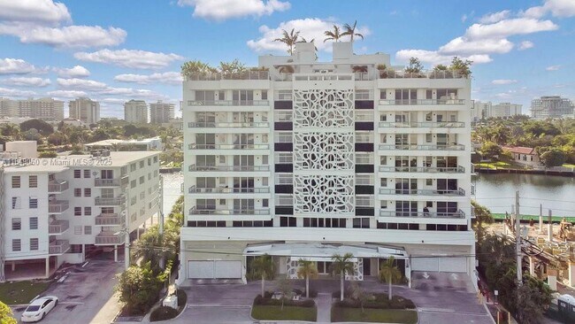 Building Photo - 9261 E Bay Harbor Dr