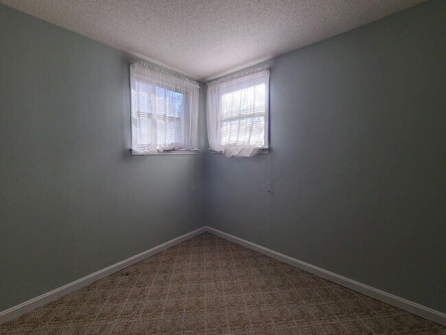 Building Photo - Ring in 2026 with THIS Great Rental!