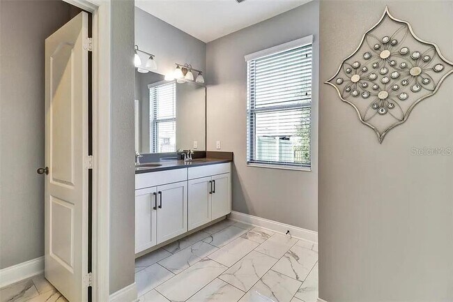 Building Photo - 1856 Napoli Dr