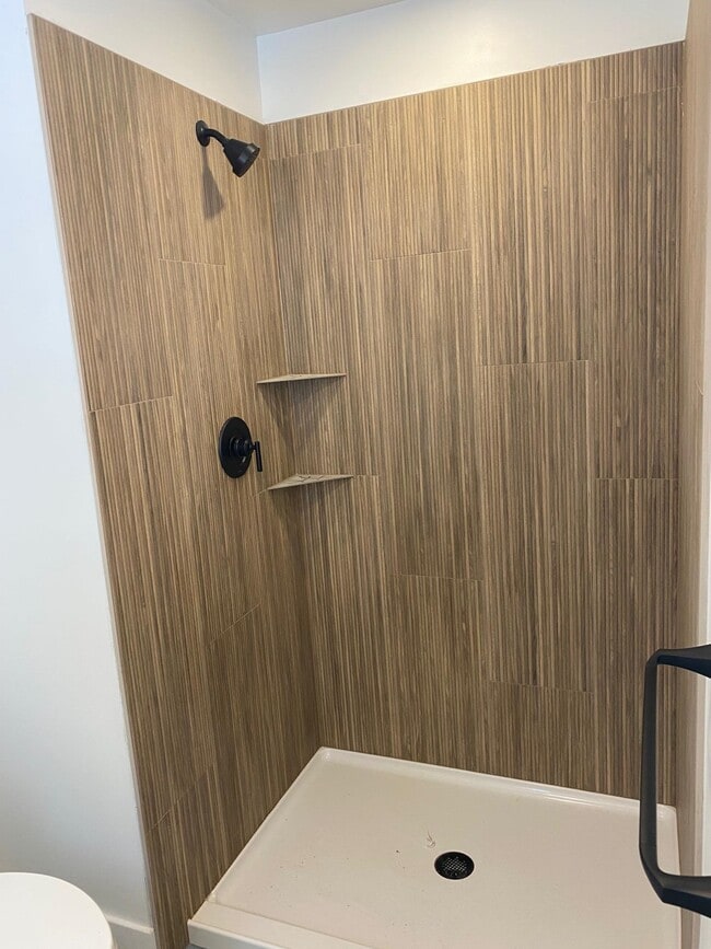 Building Photo - 53 River Rd