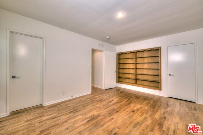Building Photo - 221 S Carmelina Ave
