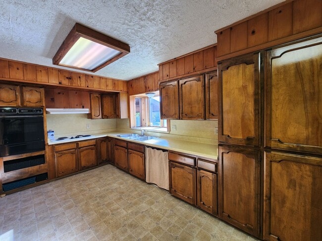 Building Photo - 122 Brennan St