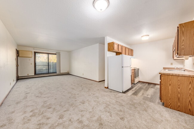 Building Photo - Parkway West Apartment Homes