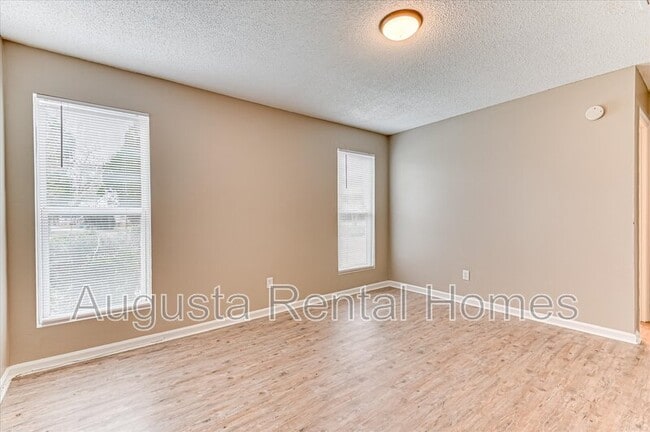 Building Photo - 3033 Old Powderhouse Rd