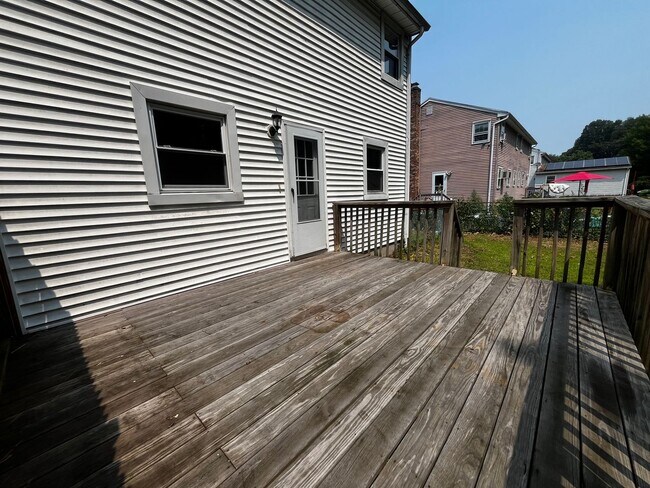 Building Photo - 131-133 Rethal Street