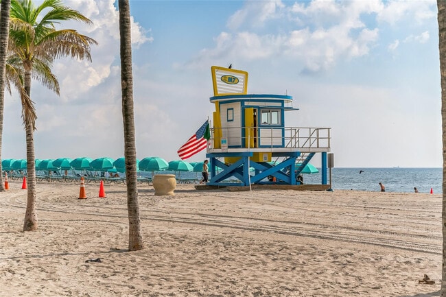 Building Photo - 324 Indiana St