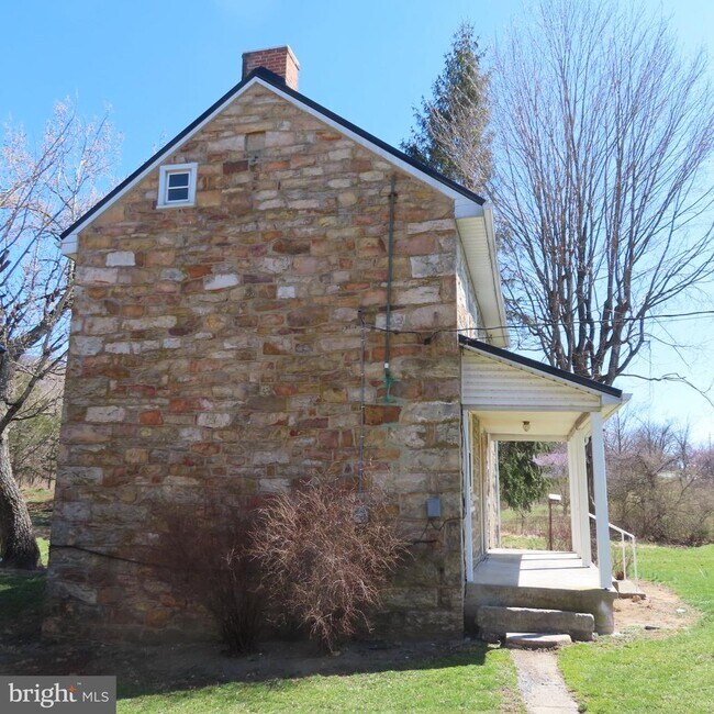 Building Photo - 11677 Lincoln Way W