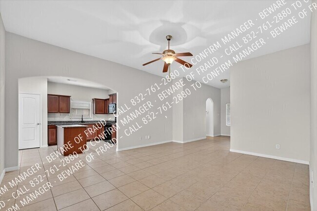 Building Photo - 2126 Redbud Dr