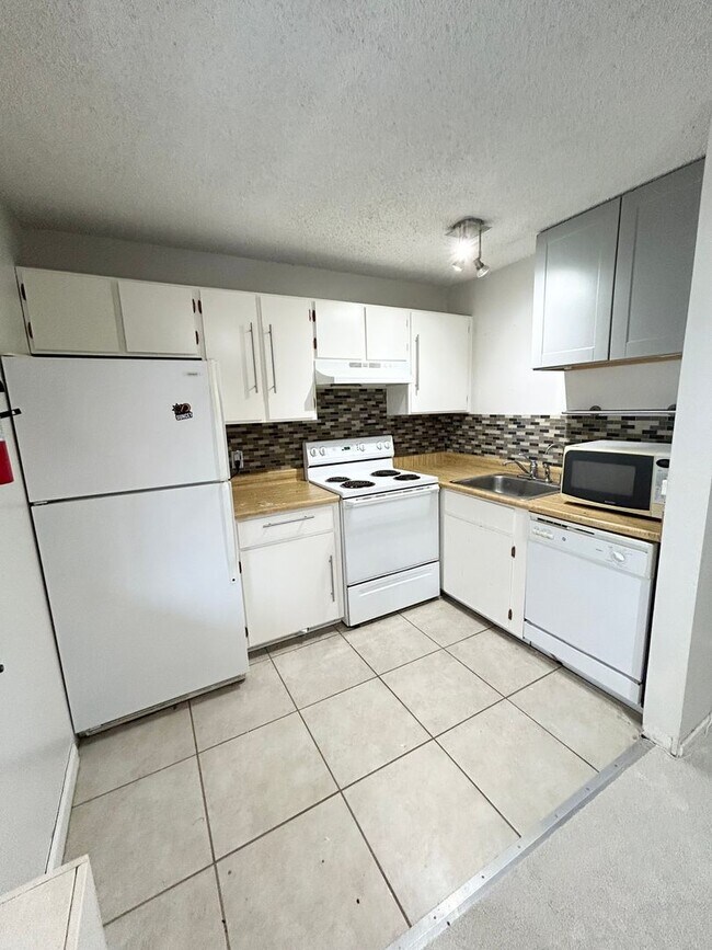 Primary Photo - Move-In Ready 1-Bed Near Campus