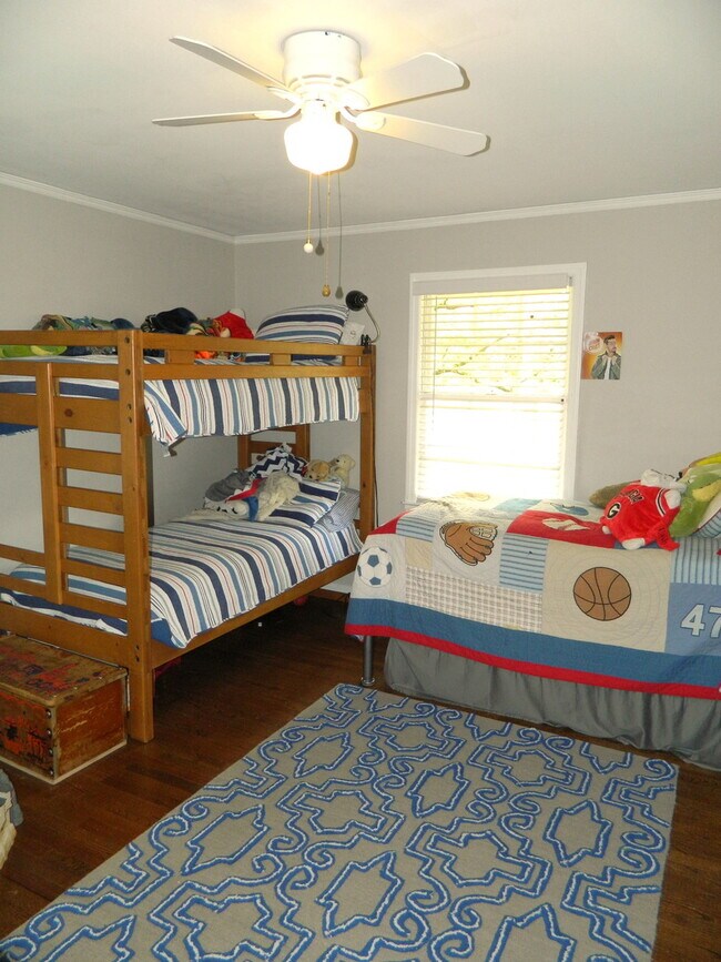Building Photo - 744 McClure Dr