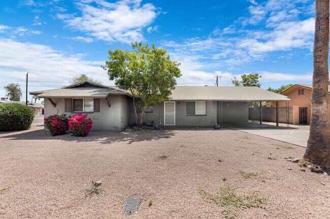 Building Photo - 4 Bedroom House Located in Tempe!