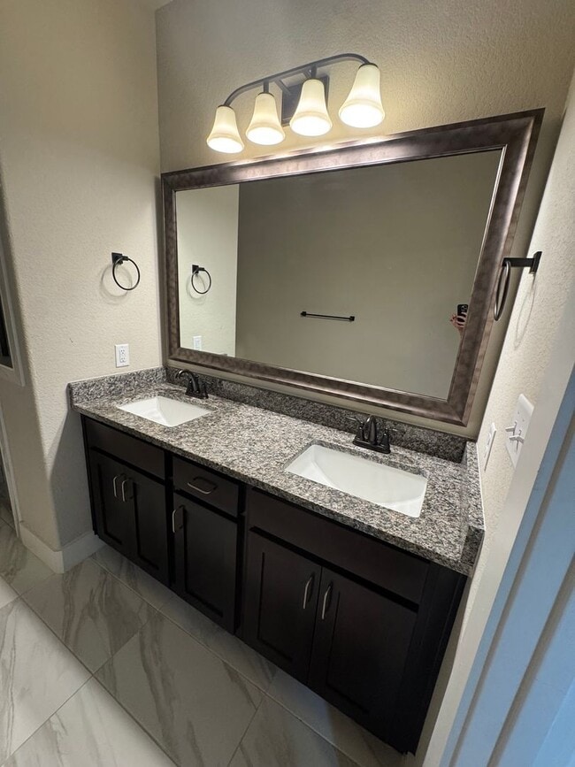 Building Photo - Move in NOW - Godley ISD - 3/2/2  - Newly ...