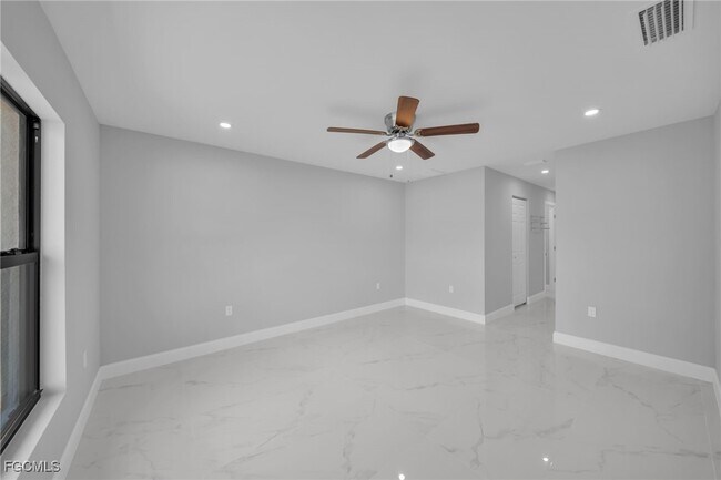 Building Photo - 2913 NW 9th Terrace