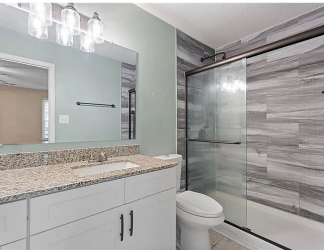 Building Photo - Renovated luxury townhome Greens Crossing,...