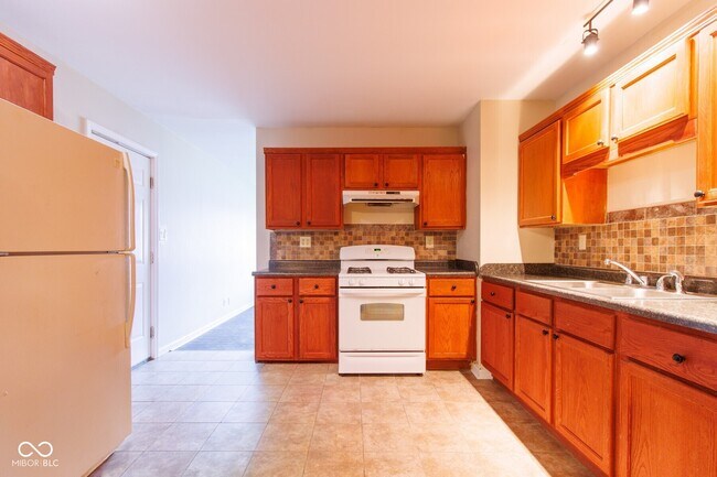 Building Photo - 4929 Katherine Dr