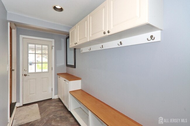 Building Photo - 2 Mohawk Dr