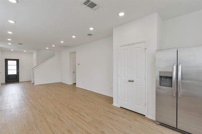 Building Photo - 3015 Wedgewood Cv Wy