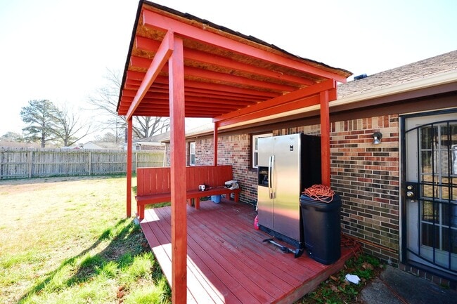 Building Photo - Nice Brick Ranch with Large yard!